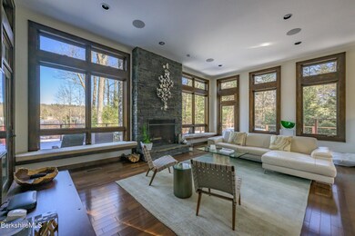 Spacious living room