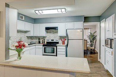 10315 Briar Forest Dr unit 215, Houston, TX 77042 - photo 3