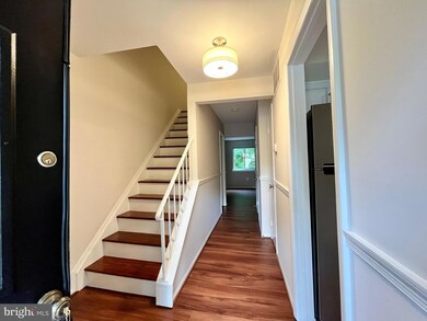 9602 Lindenbrook St, Fairfax, VA 22031 - photo 2