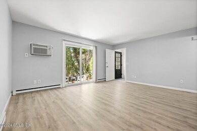 9 Weaver St Unit 4 Greenwich-large-004-0