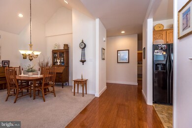 1045 Bordeaux Ln, Pennsburg, PA 18073 - photo 5