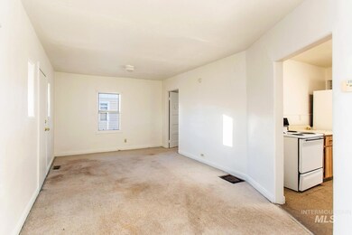319 Jackson St, Twin Falls, ID 83301 - photo 4