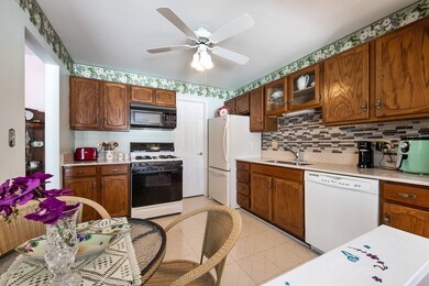 2169 Sunderland Ct unit 201B, Naperville, IL 60565 - photo 4