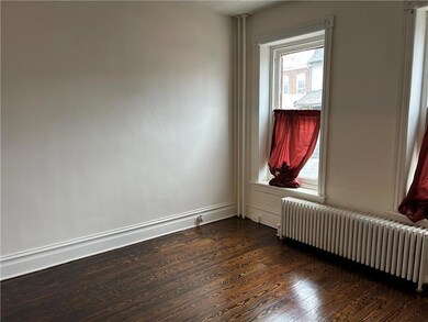 HOUSE - LIVING ROOM