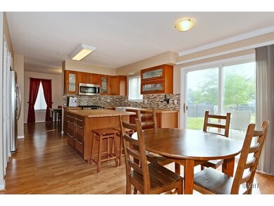 2827 Bluewater Cir, Naperville, IL 60564 - photo 5