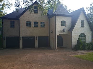 5690 Walnut Grove Rd, Memphis, TN 38120 - photo 2