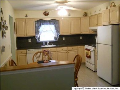 unlisted-address, Staten Island, NY 10306 - photo 5