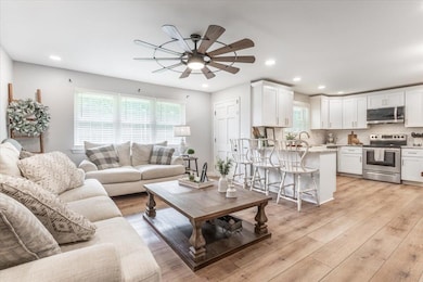 Living Room/Kitchen