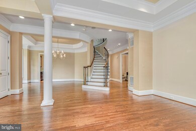 6811 Stockwell Manor Dr, Falls Church, VA 22043 - photo 5