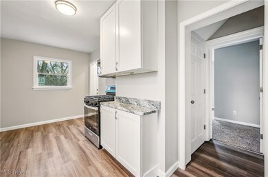 414 10th St, Struthers, OH 44471 - photo 6