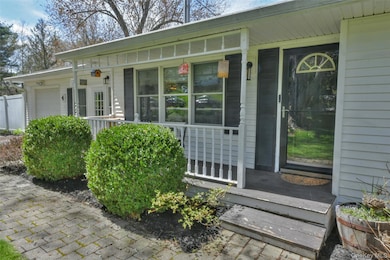 4 Verplanck Ave, Hopewell Junction, NY 12533 - photo 2