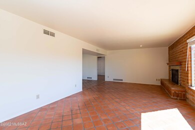 7025 N Skyway Dr-4