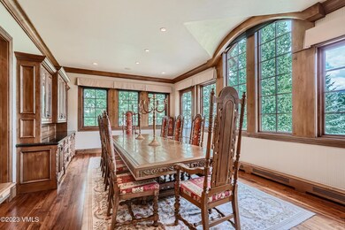 15 Dining Room