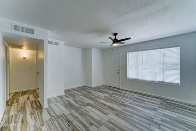3107 W Lisbon Ln-6
