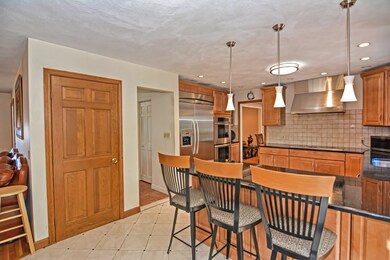 19 Crystal Dr, Stoneham, MA 02180 - photo 4