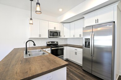 02-Outlook-Kitchen-02
