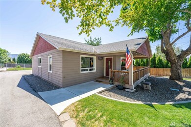 1768 3rd St NE, East Wenatchee, WA 98802 - photo 2