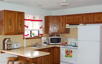 6326 Ventnor Dr, Tobyhanna, PA 18466 - photo 2