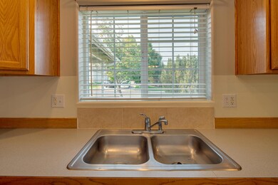 2106 SW 35th Place, Redmond, OR 97756 - photo 6