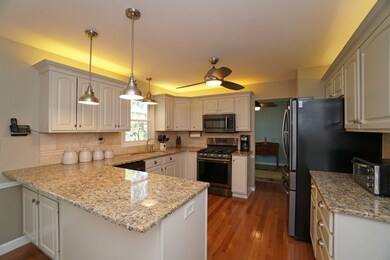 421 Armstrong Dr, Buffalo Grove, IL 60089 - photo 7