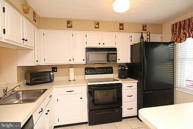 5950 Rowanberry Dr, Elkridge, MD 21075 - photo 6