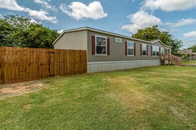 815 Whippoorwill Dr, Granbury, TX 76049 - photo 3