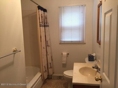 530 DOWNSTAIRS BATH