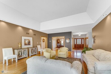 812 Royal Dublin Ln, Dyer, IN 46311 - photo 2