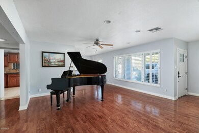 frontroom2