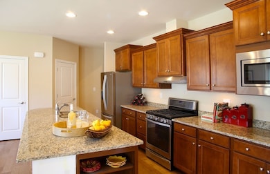 140 Brooksmont Dr unit 49, Holliston, MA 01746 - photo 2