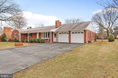 16635 Longstreet Dr, Williamsport, MD 21795 - photo 2