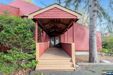 262 W Saddle River Rd, Upper Saddle River, NJ 07458 - photo 2