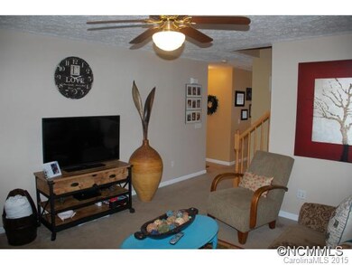 Living Room pic #3