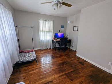 208 Melbourne St, Houston, TX 77022 - photo 6