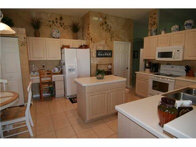 Kitchen. Glorious kitchen has eat in breakast area