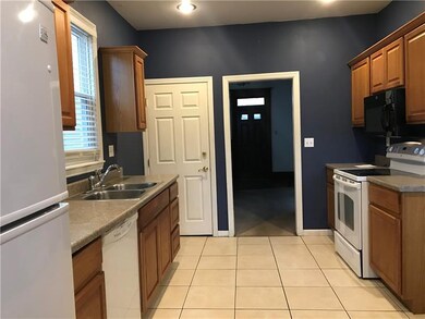 Large Kitchen w/Ceramic Tile Floor!