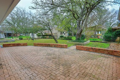 1220 Elmwood St, Gainesville, TX 76240 - photo 7