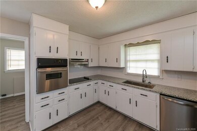 633 Colonial Dr, Statesville, NC 28625 - photo 2