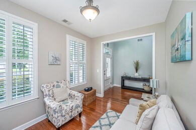 136FreshMeadowsLane04