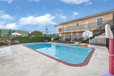 107 E Willowick Ave unit 2, Friendswood, TX 77546 - photo 2