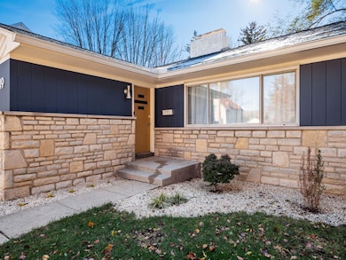 49 W Henderson Rd, Columbus, OH 43214 - photo 6