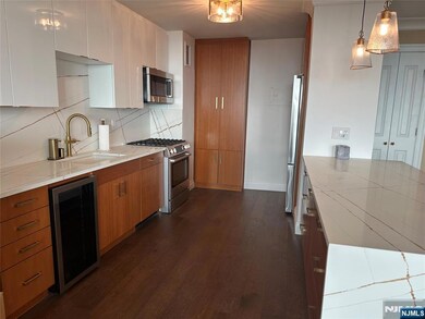 The Colony unit 24C, Fort Lee, NJ 07024 - photo 3