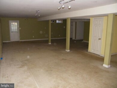 5445 Ashleigh Rd, Fairfax, VA 22030 - photo 4