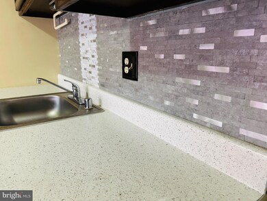 9618 Lindenbrook St, Fairfax, VA 22031 - photo 5