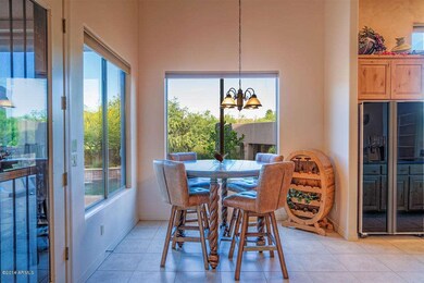 CASUAL DINING IN BREAKFAST AREA