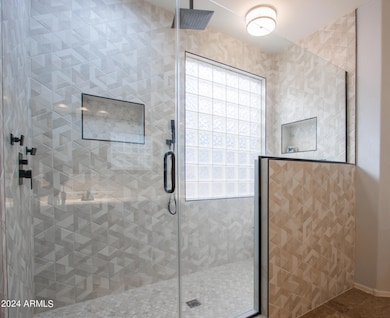 Master Bed_Bath-2