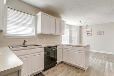 420 Dakota Dr, Joshua, TX 76058 - photo 6