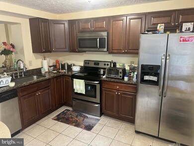 8607 Hamilton Ct, Manassas Park, VA 20111 - photo 7