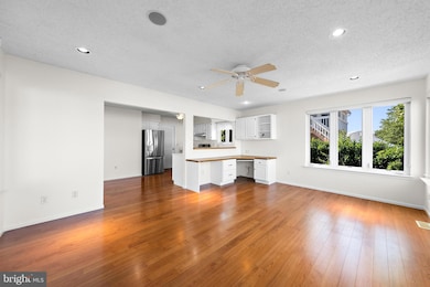 13 Aspen Ln, Manahawkin, NJ 08050 - photo 4