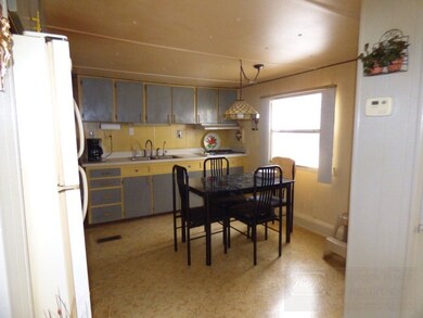 Dinning/kitchen